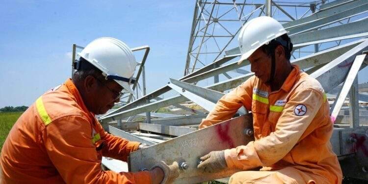 Nhận quyết định nghỉ hưu nhưng vẫn bám trụ trên công trường 500kV mạch 3
