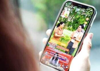 Nông dân livestream trái cây tại vườn, triệu người dùng trẻ chốt đơn Shopee