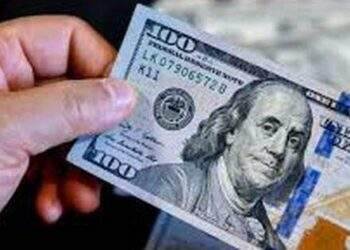 "Rón rén" chờ loạt dữ liệu quan trọng, giá bán USD trong nước suy giảm