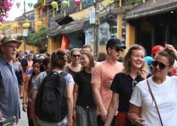Tổng mức bán lẻ hàng hóa và doanh thu dịch vụ tiêu dùng tăng 8,7%, ngành du lịch đóng góp tích cực