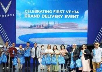 VinFast bàn giao lô SUV điện VF e34 đầu tiên tại Indonesia