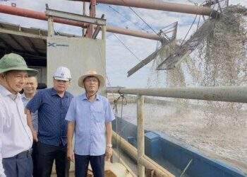 Bí thư cùng Chủ tịch tỉnh Sóc Trăng trực tiếp đi khảo sát 2 mỏ cát phục vụ dự án cao tốc