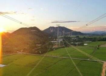 Đã thông toàn tuyến đường dây truyền tải 500kV mạch 3 từ Quảng Trạch đến Phố Nối