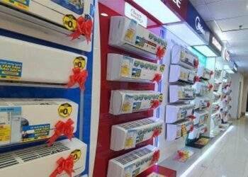 Điều hòa giảm giá còn 3,9 triệu đồng, điện thoại 'cục gạch' 4G bán chạy