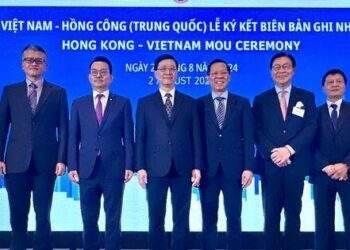 FWD cùng bố mẹ, thầy cô nuôi dưỡng kiến thức tài chính cho thế hệ trẻ