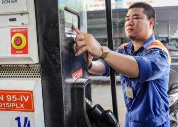 Gasoline prices dip to 15-month low
