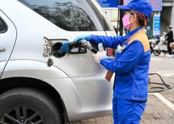 Giá xăng dầu cần theo thị trường, đảm bảo quyền lợi các bên