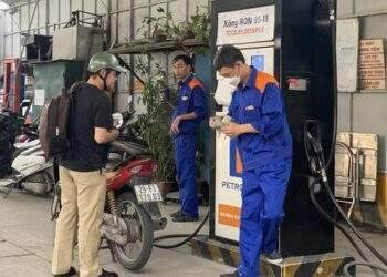 Giá xăng dầu hôm nay 17/8: Giảm mạnh