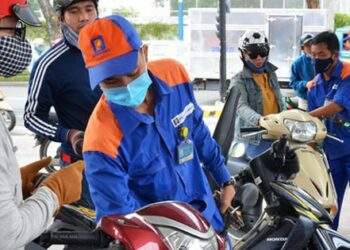 Giảm thuế với xăng dầu, ngân sách "hụt" hơn 19.700 tỉ đồng