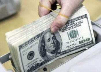 Kinh tế thế giới chậm lại, đồng USD lao dốc