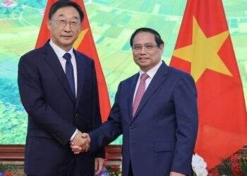 Thủ tướng đề nghị Trung Quốc đẩy nhanh "kết nối cứng" về đường bộ cao tốc, đường sắt cao tốc