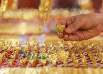 Vietnam gold ring price reaches new peak amid global gain