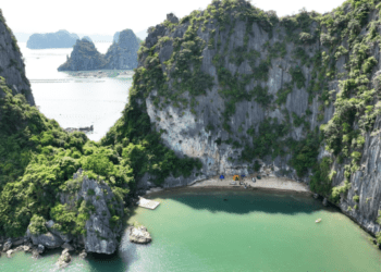 Vietnam province wants to turn island into golf-resort complex