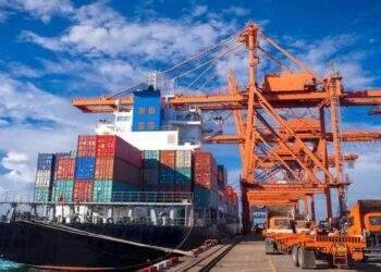 Xuất nhập khẩu đạt trên 473 tỷ USD, cán cân thương mại tiếp tục nghiêng về xuất siêu