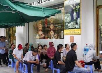 Giá vàng SJC ngân hàng bán tiếp tục giảm sâu, nhà đầu tư "đu đỉnh" thiệt hại gần 15 triệu đồng/lượng