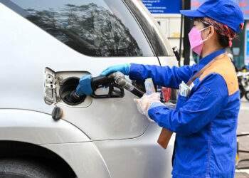 Giá xăng tăng trở lại, RON 95 lên hơn 19.700 đồng/lít