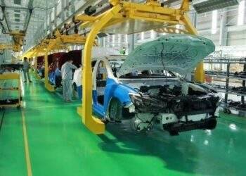 Government halves registration fee for local cars to boost demand