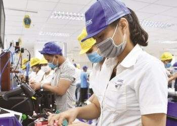 Tăng lương 30% và gánh nặng thuế thu nhập cá nhân của người lao động