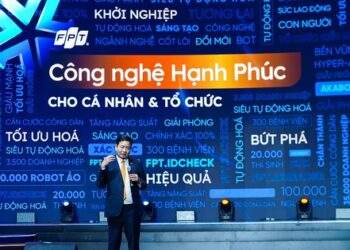 "Việt Nam đi sau về trước trong chuyển đổi số"