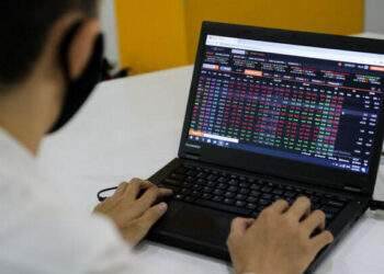 Vietnam stocks slip as Asian shares subdued