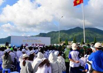 Bay 'nhẹ' tới Côn Đảo