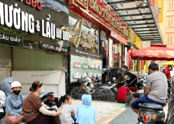 Đi khắp Hà Nội không mua nổi 1 chỉ vàng nhẫn để mừng cưới