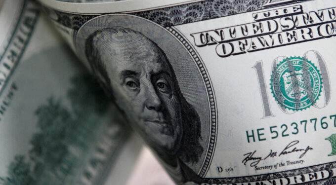 Dollar rises against dong on black market