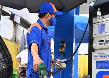 Giá dầu thế giới "tụt dốc không phanh"