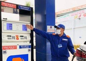 Giá xăng dầu trong nước tăng "sốc", cộng thêm 1.200 đồng/lít