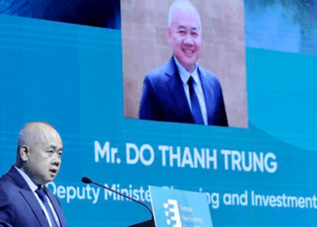 Khó khăn đa tầng, "thập kỷ mất mát" đang thách thức Việt Nam phát triển bền vững