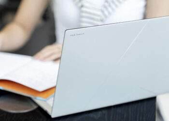 Laptop AI Zenbook S 14 cao cấp cho giới văn phòng