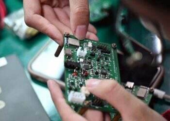 Nhiều công ty bán dẫn EU muốn "đặt xưởng đúc chip" tại Việt Nam và một quốc gia châu Á khác