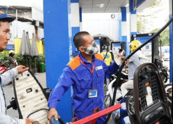 Tăng sốc, giá xăng trong nước sẽ tăng mạnh vào ngày mai