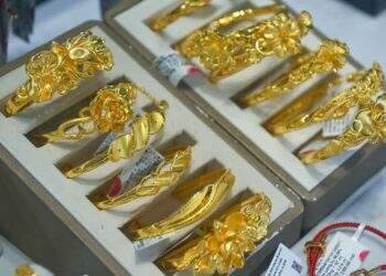 Vietnam gold ring price slides as global bullion values remain stable