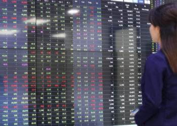 Vietnam stocks dive to 4-week low, Asian shares dip