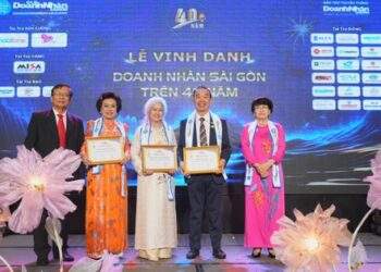 Vinh danh 38 doanh nhân chèo lái doanh nghiệp thành công 20 năm trở lên tại TP HCM