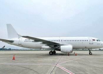 Airlines scramble to lease planes to meet Tet travel demand