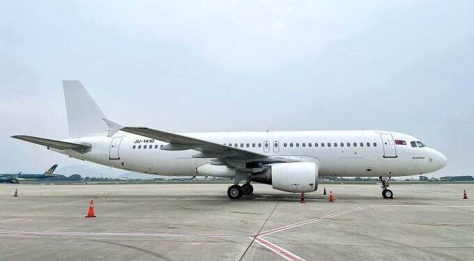 Airlines scramble to lease planes to meet Tet travel demand