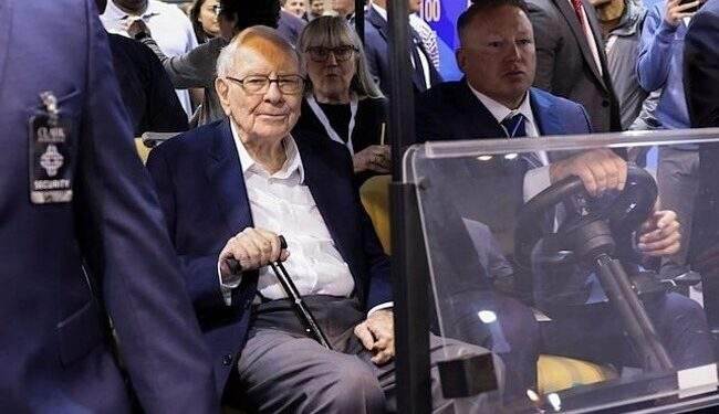 Billionaire Warren Buffett donates $1.1B to charity, plans to give away fortune after death