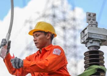 Chỉ đạo mới về điều hành giá điện, tăng nhập điện từ Trung Quốc