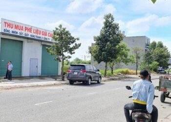 Dành cả thanh xuân để trả nợ ngân hàng, đôi vợ chồng trẻ “dư” được miếng đất, nên hay không?