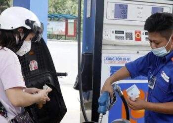 Dầu thô “nằm đáy”, giá xăng dầu trong nước giảm mạnh
