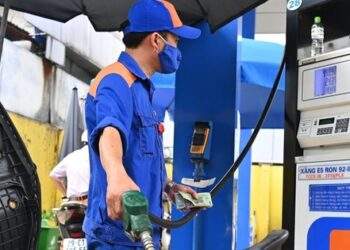 Dầu thô tăng trở lại, "nín thở" chờ giá xăng trong nước tuần mới