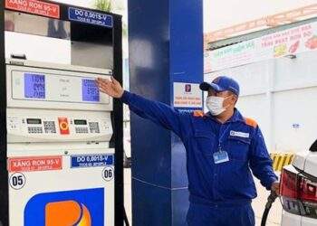 Dầu thô tiếp tục trượt dốc, giá xăng dầu quay đầu giảm