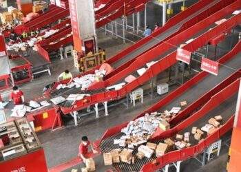 Đua nhau freeship, tăng tốc độ vận chuyển