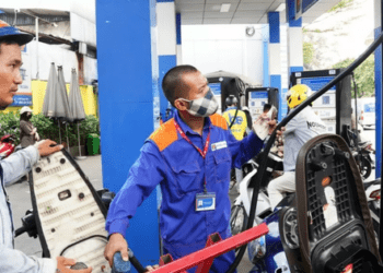 Giá dầu thô dò đáy, xăng dầu trong nước hồi phục trở lại