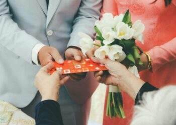 Giving $20 as wedding gift is too little, but $40 is too much