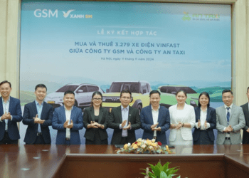 Hãng taxi của ông Phạm Nhật Vượng vừa có thương vụ chuyển giao xe VinFast lớn nhất tại Hà Nội, đối tác muốn nâng đội xe lên 10.000 chiếc
