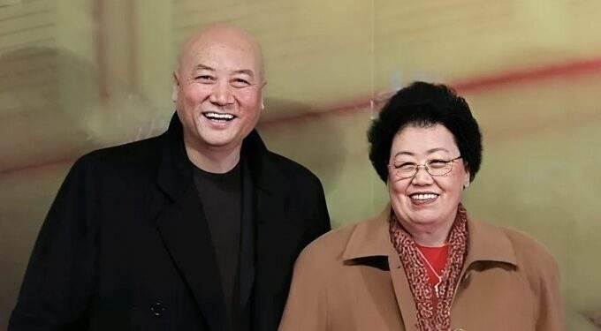 How wealthy is the billionaire spouse of Chinese actor Chi Zhongrui?