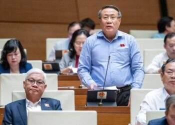 Lương khởi điểm công chức chỉ đủ thuê nhà bình dân, chi tiêu tằn tiện